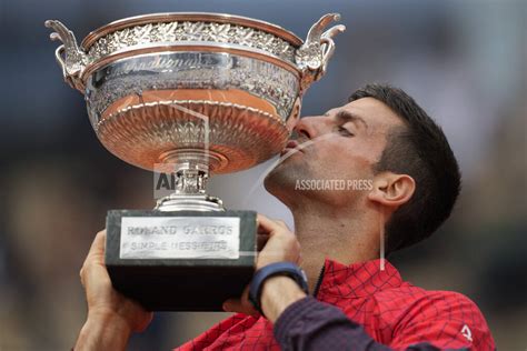 Novak Djokovic wins his 23rd Grand Slam title by beating Casper .